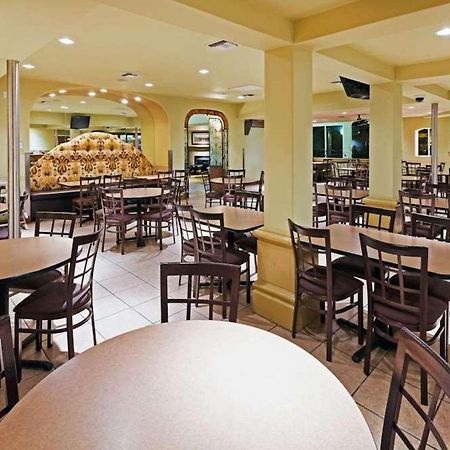 Radisson Hotel El Paso Airport Restaurant photo